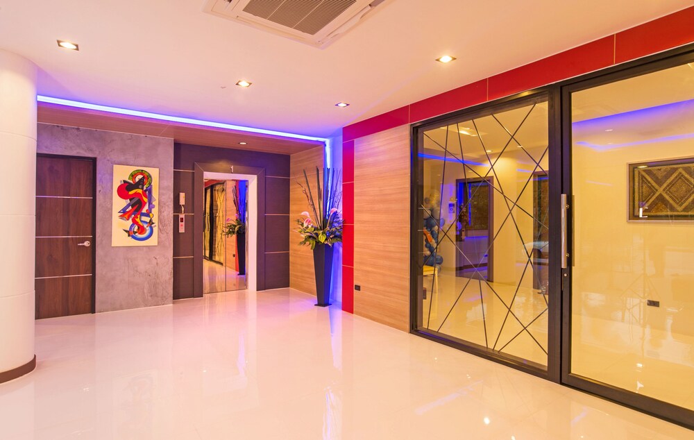 The Nice Hotel 6/49