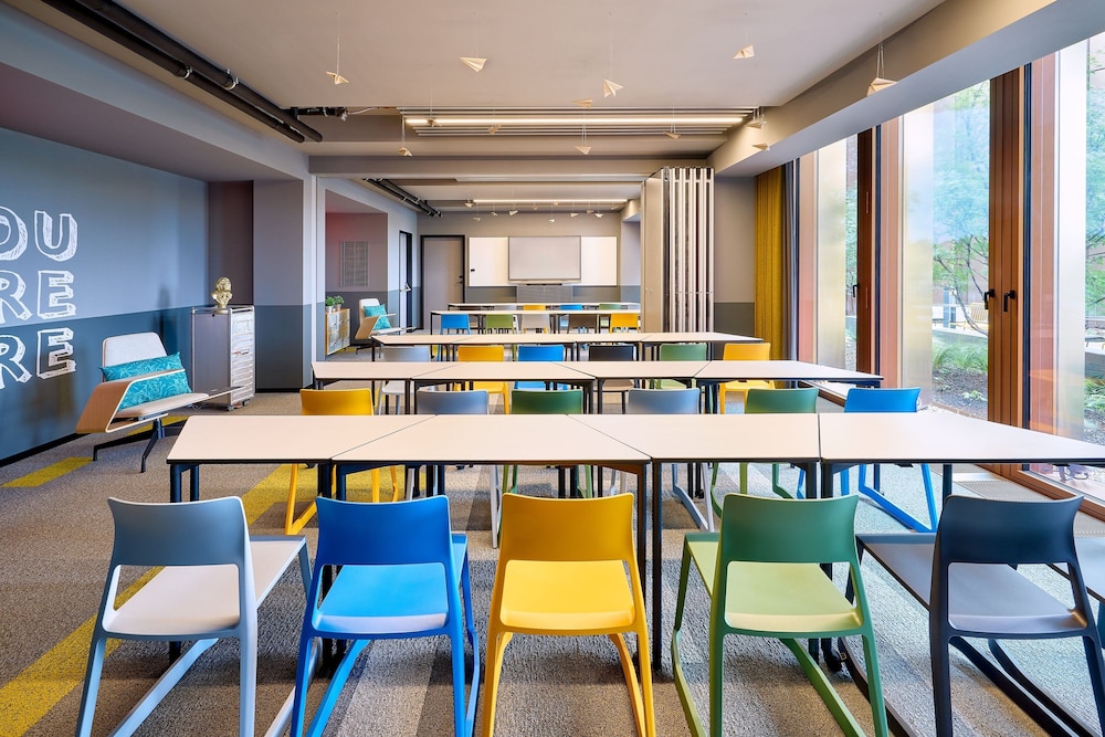Moxy Luxembourg Airport 23/26
