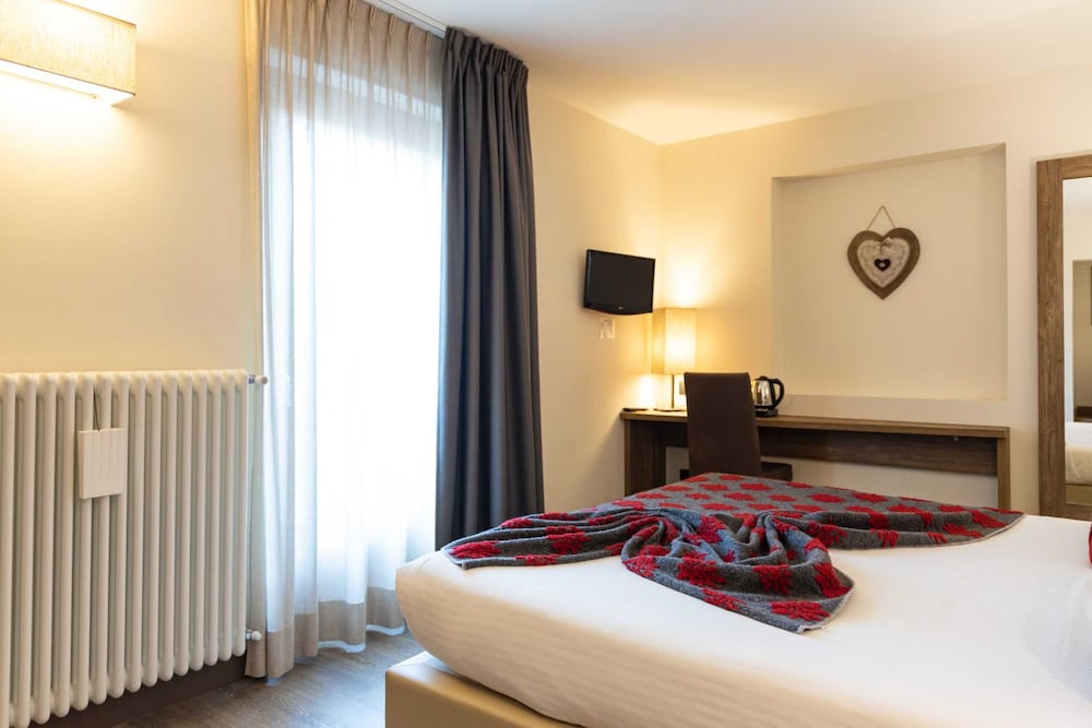 OLIMPIA HOTEL 11/50