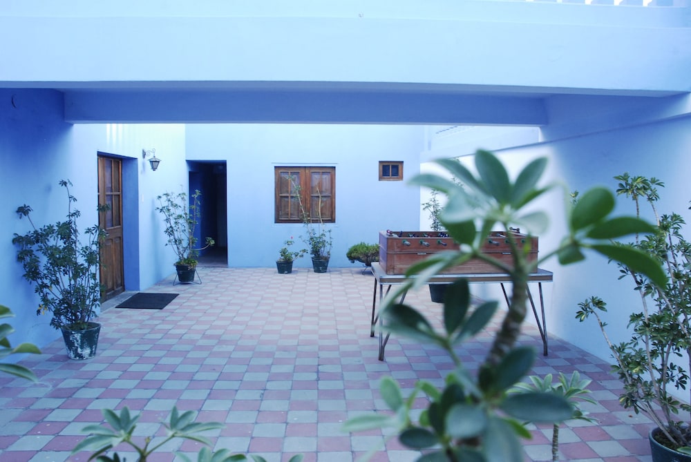 Las Mercedes Hostal Residencial 67/68