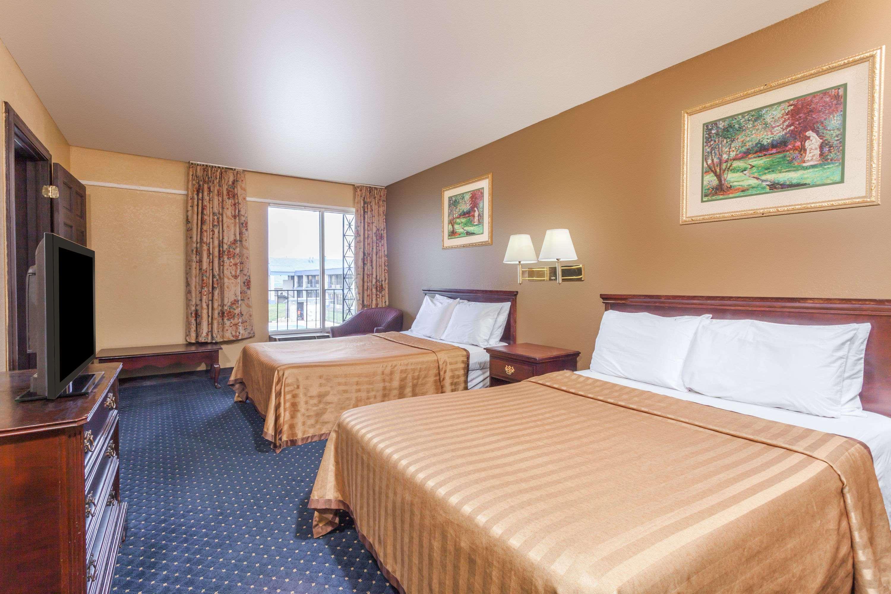 Travelodge by Wyndham Seymour 13/30