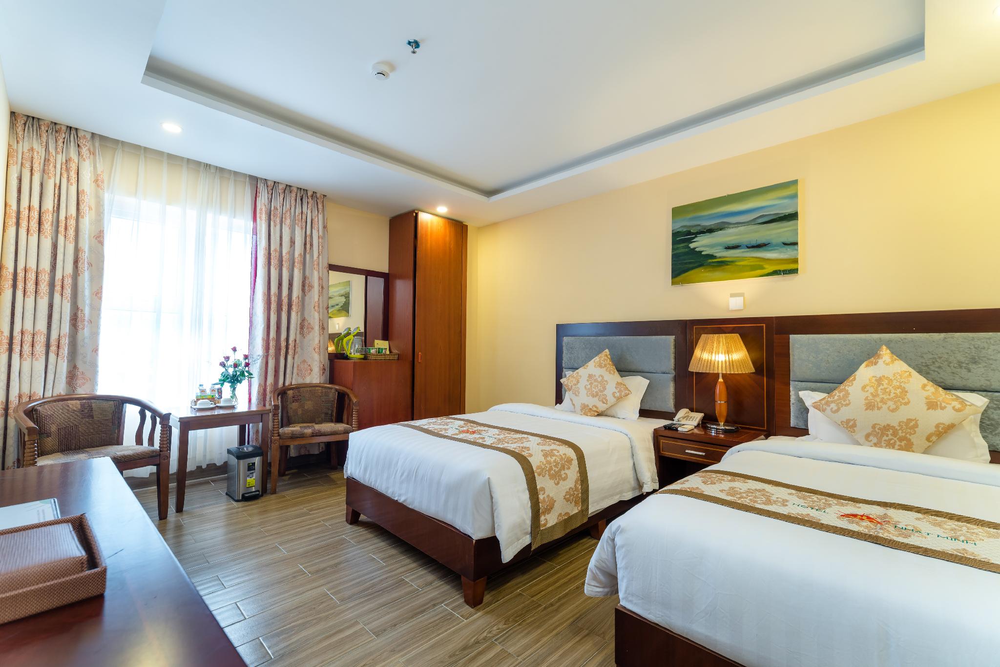 DELUXE, TWIN BEDS, CITY VIEW