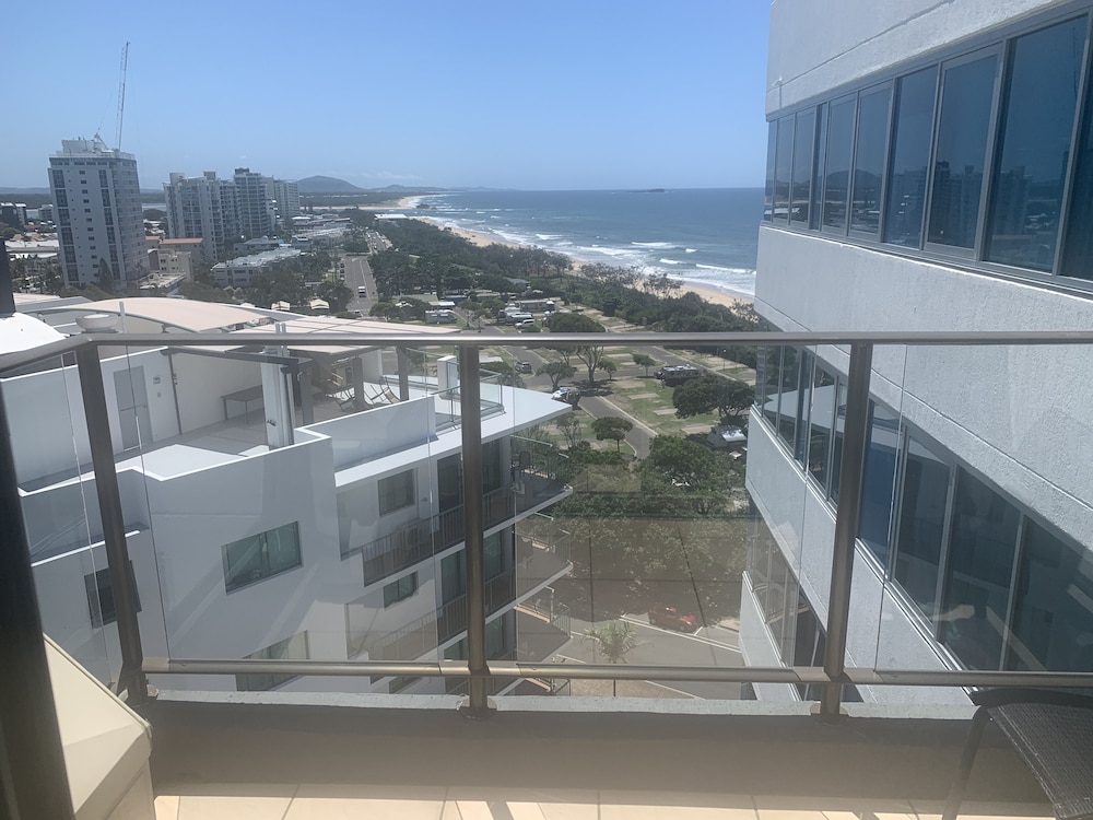 Beachfront Towers 7/80