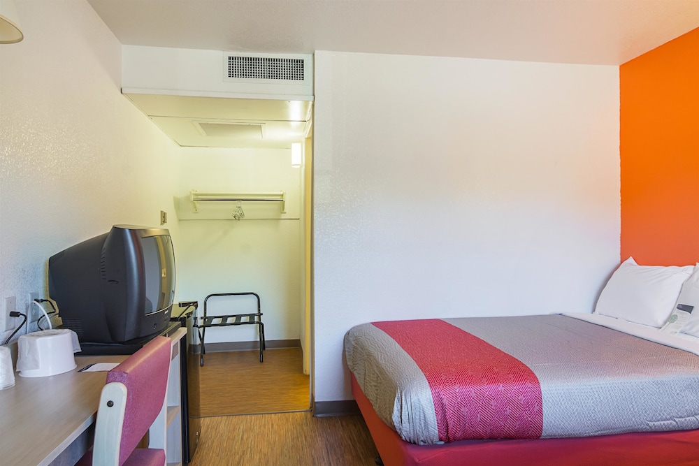 Motel6 Russellville, AR 12/49