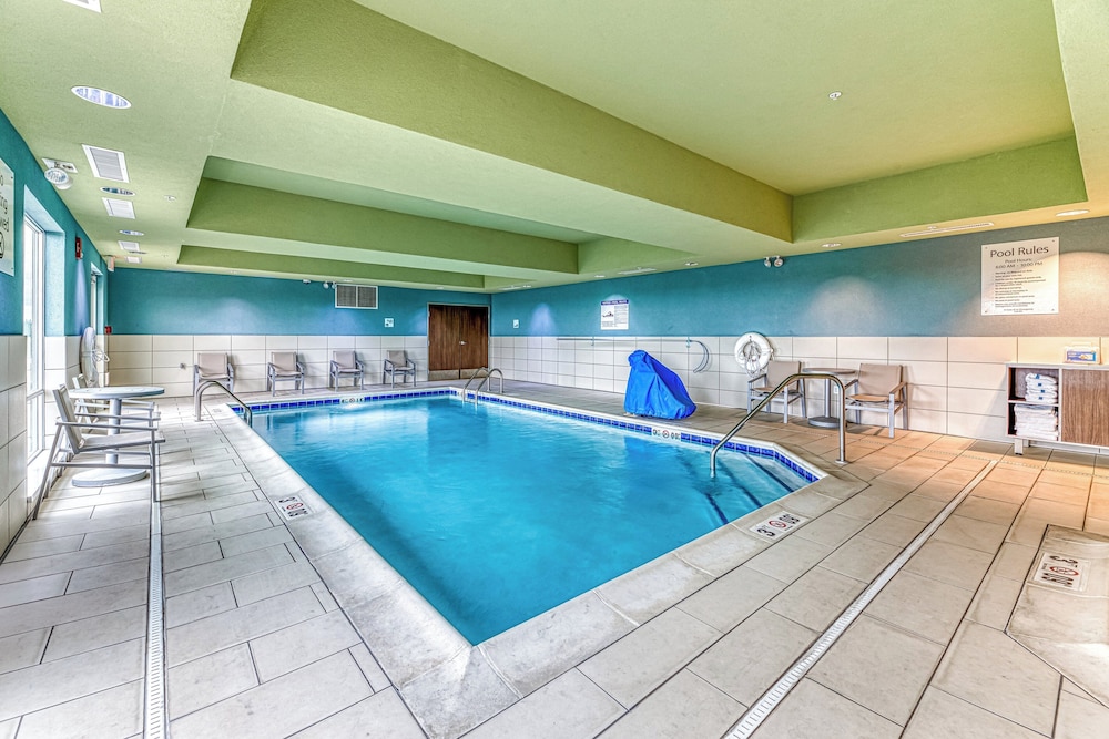 Holiday Inn Express Suites Rantoul 46/76