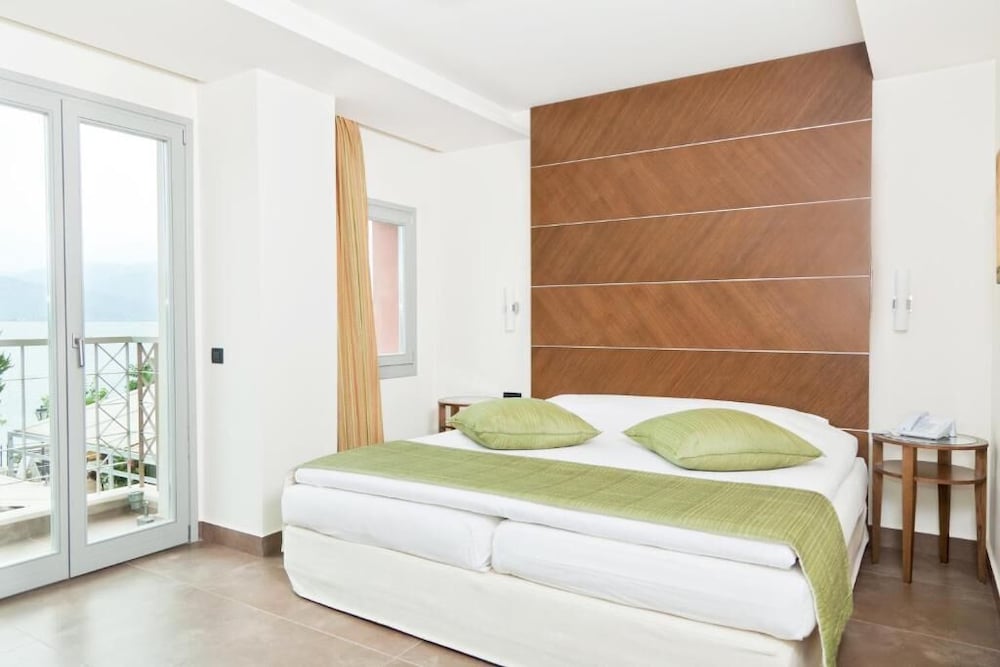 Astros Beach Hotel 10/55