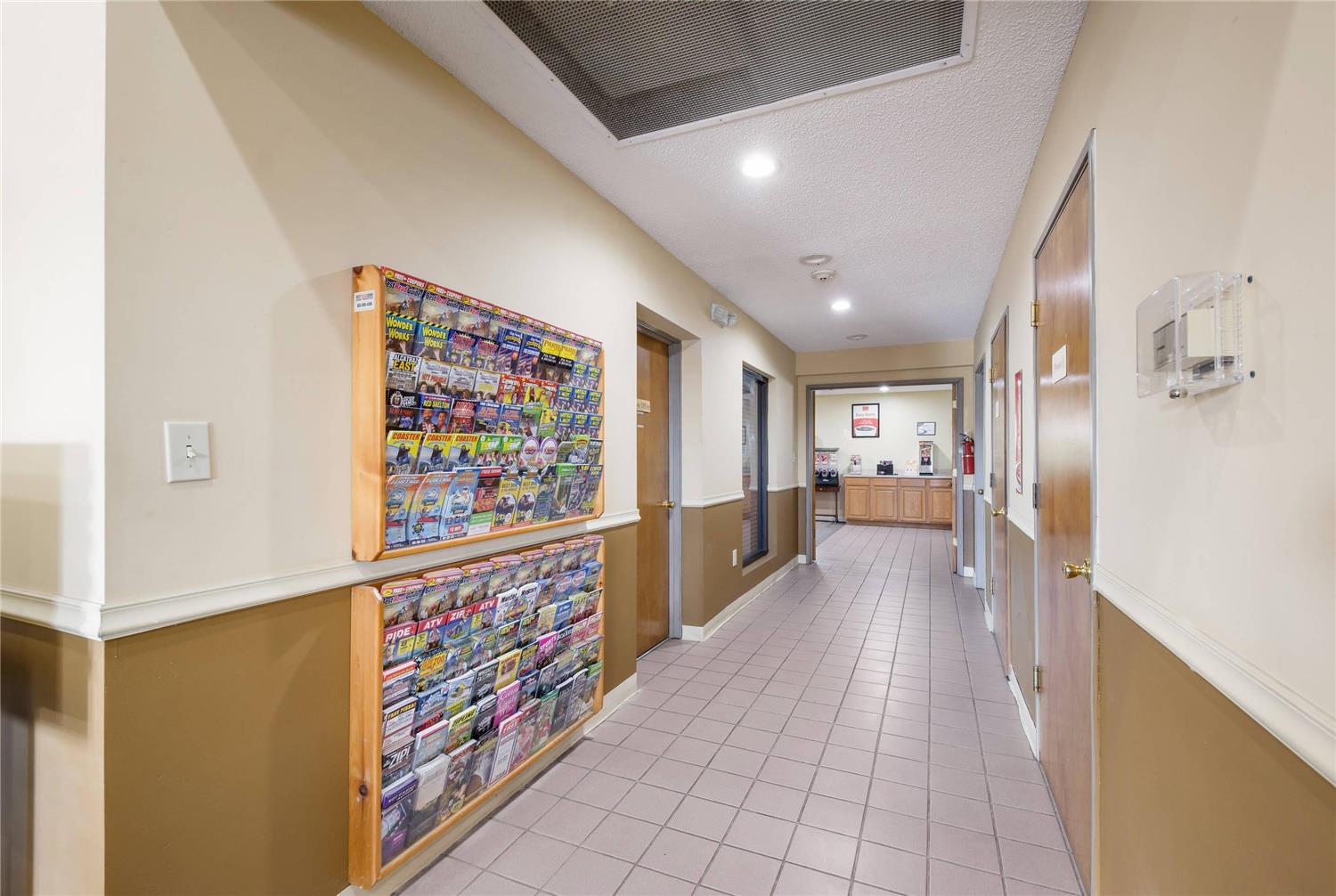 Econo Lodge Inn & Suites Knoxville East 6/25
