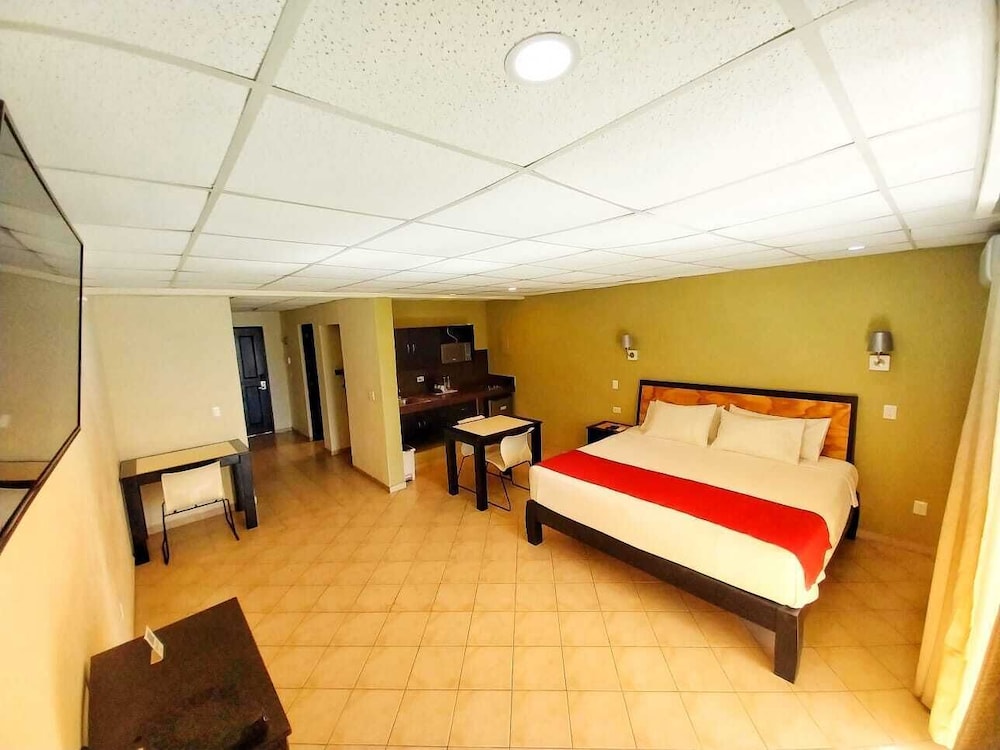 Santa Maria Hotel And Suites 14/47