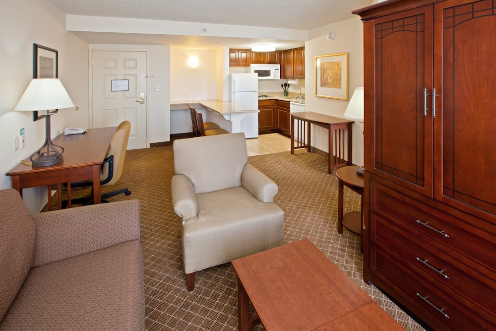 Staybridge Suites Indianapolis Airport 36/70
