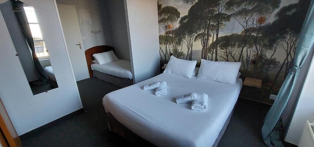 HOTEL LE PRIEURE 4/20
