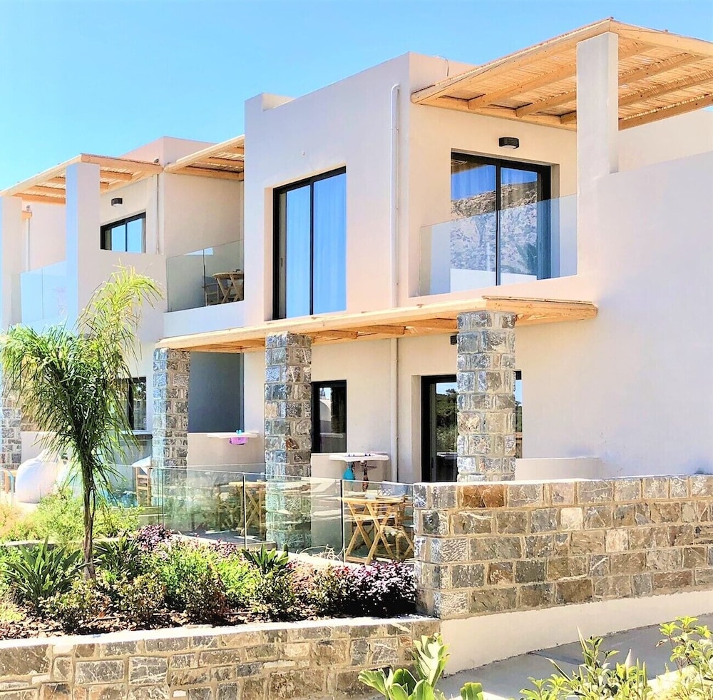 Helios Beach Hotel & Bungalows 3/48