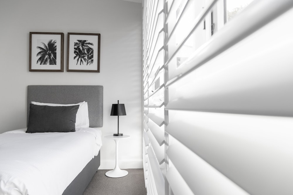 ROOM, SINGLE, SINGLE BED