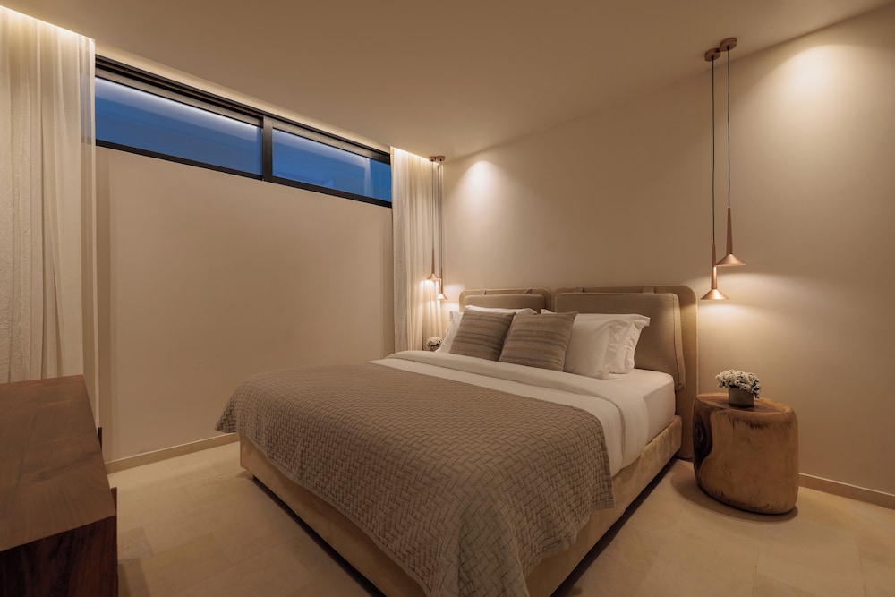 MAISONETTE, SUPERIOR, PLUNGE POOL