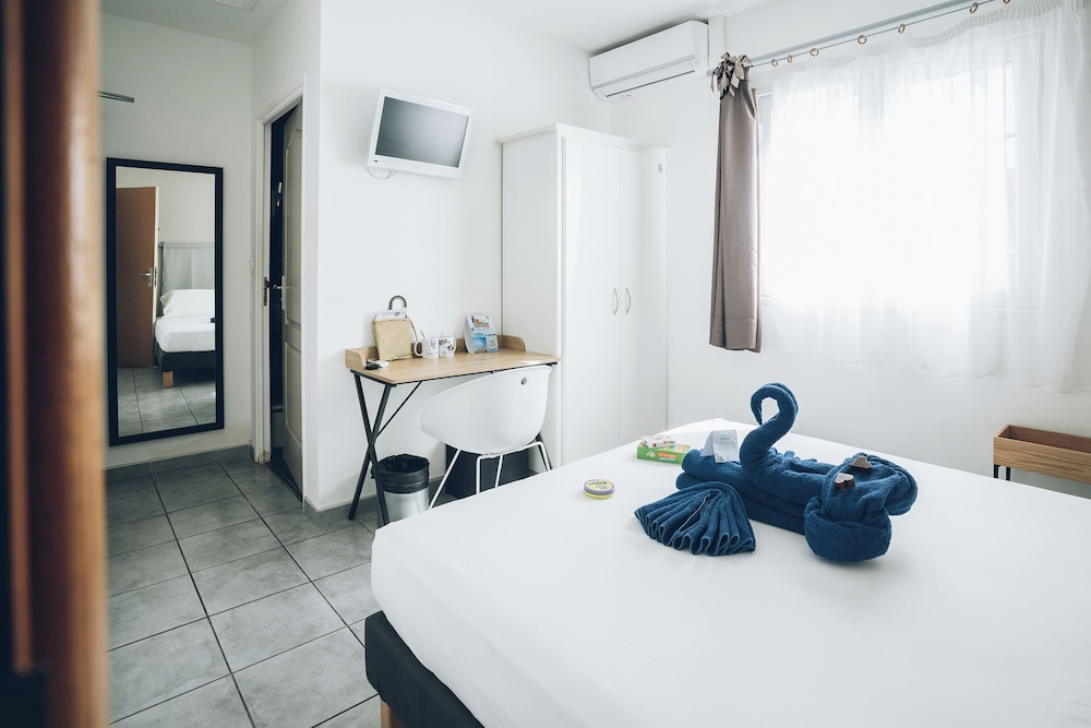 Lindsey Hotel 31/64