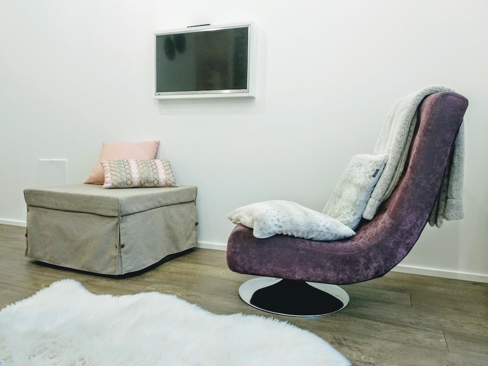Rumi Rooms 26/34