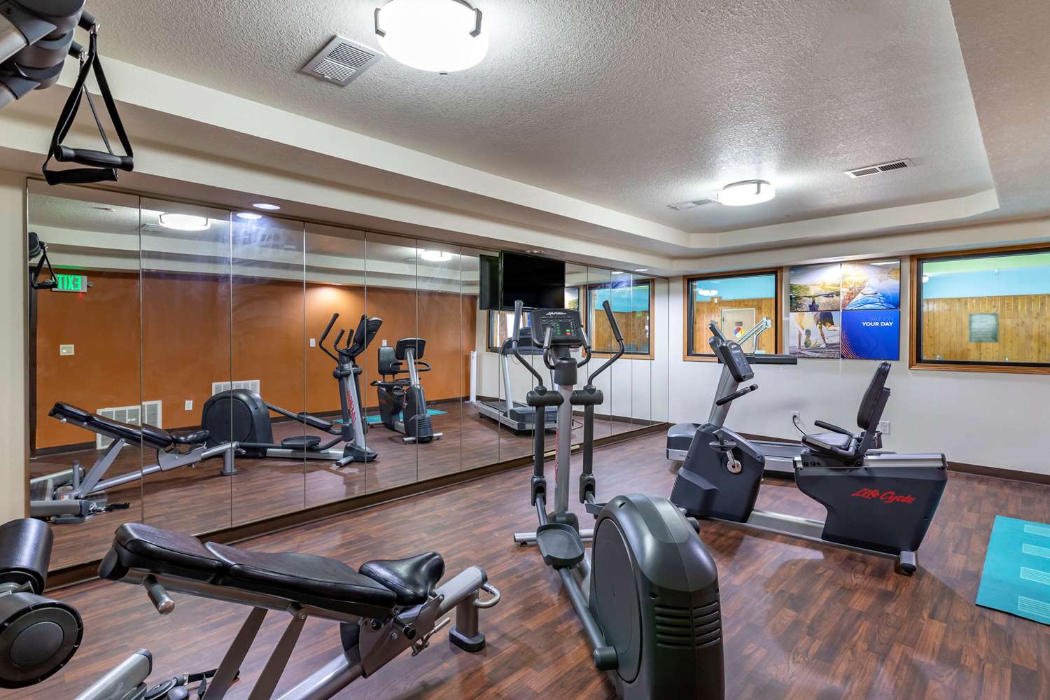 Comfort Inn & Suites Cedar Rapids North - Collins Road, IA 23/37