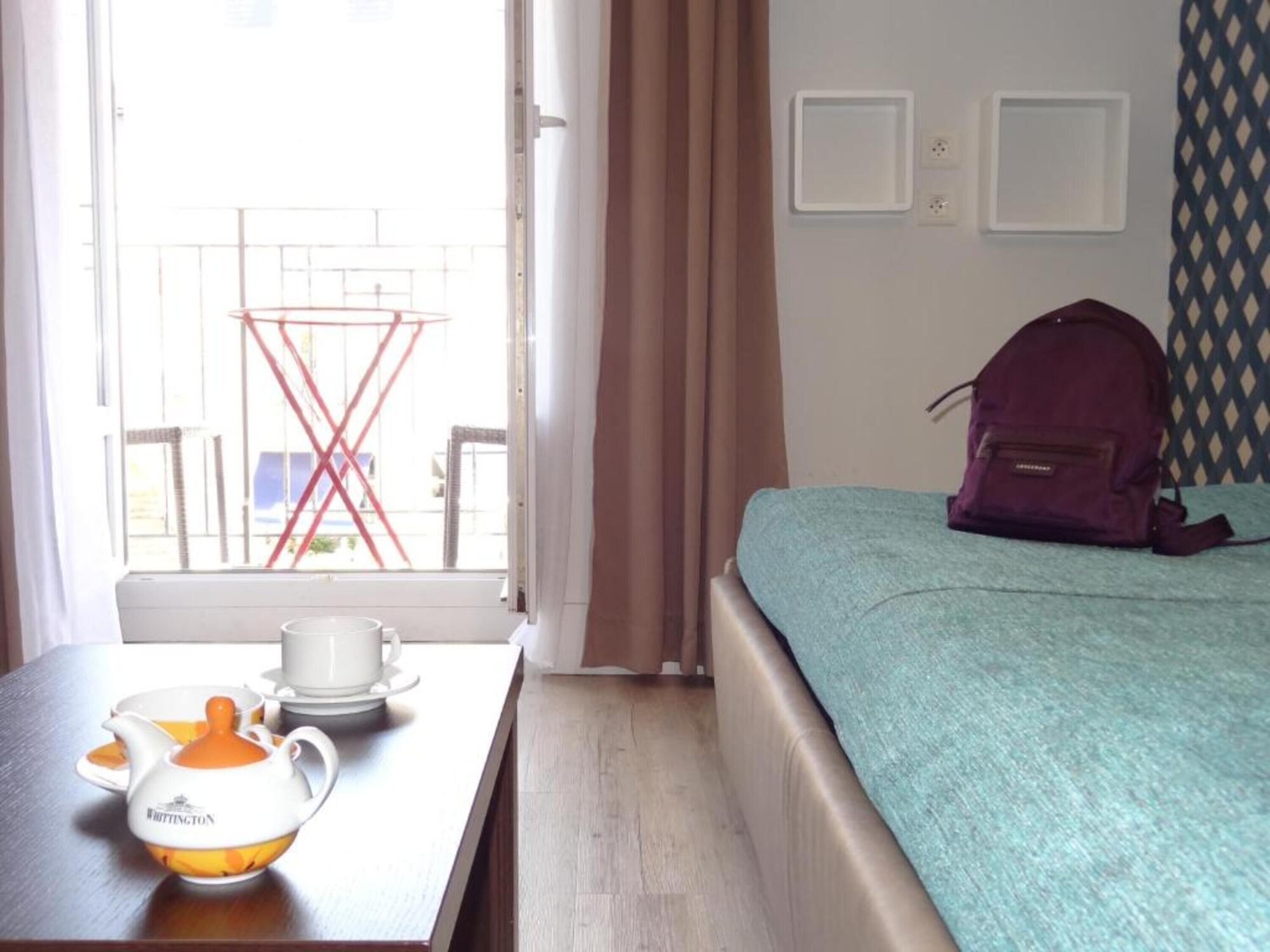 جناح جونيور كبير، Hotel Florida 4/5