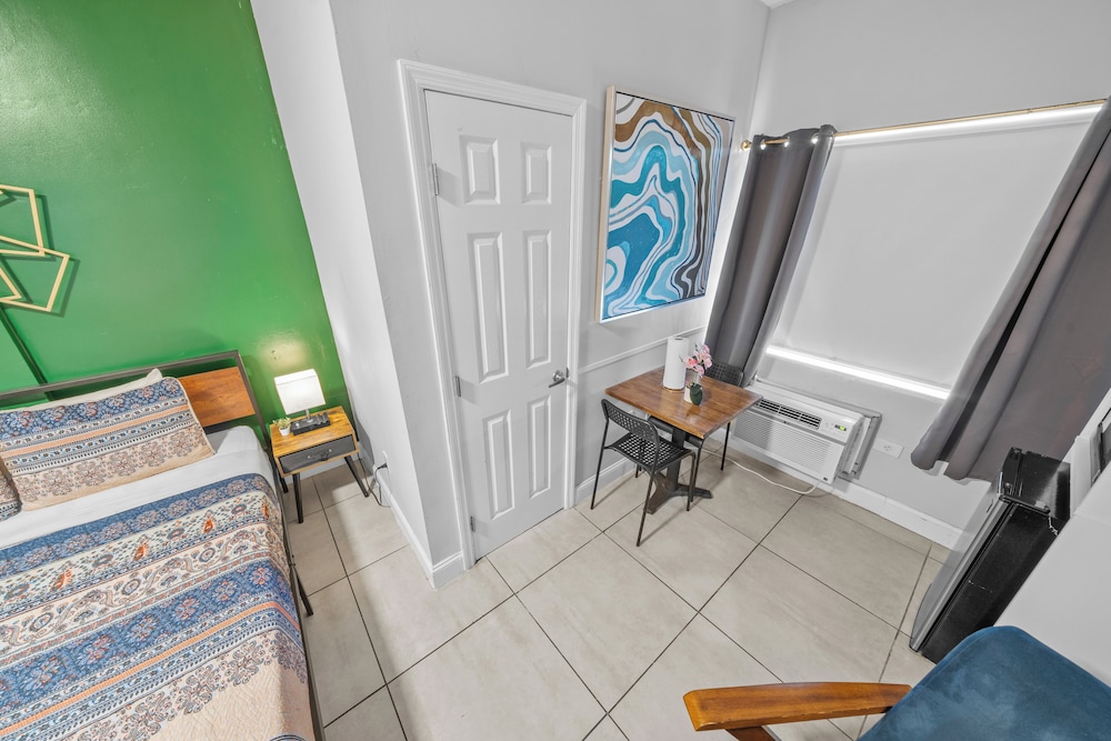 Miami Beach International Hostel 7/66