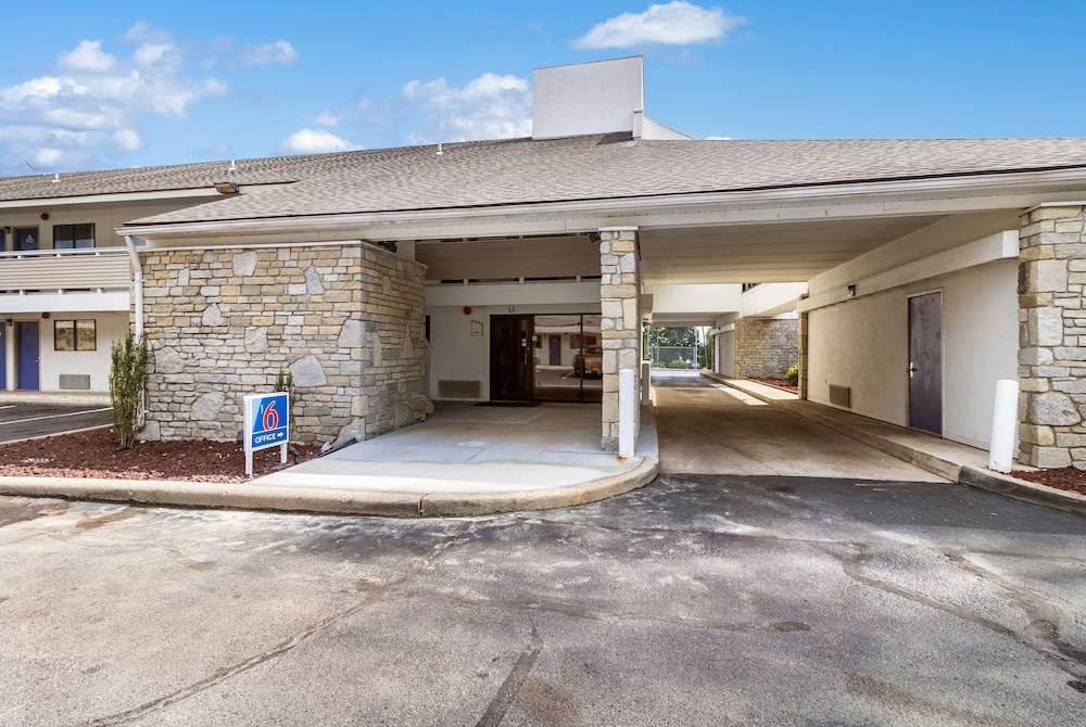 Motel6 Dayton Englewood 14/21