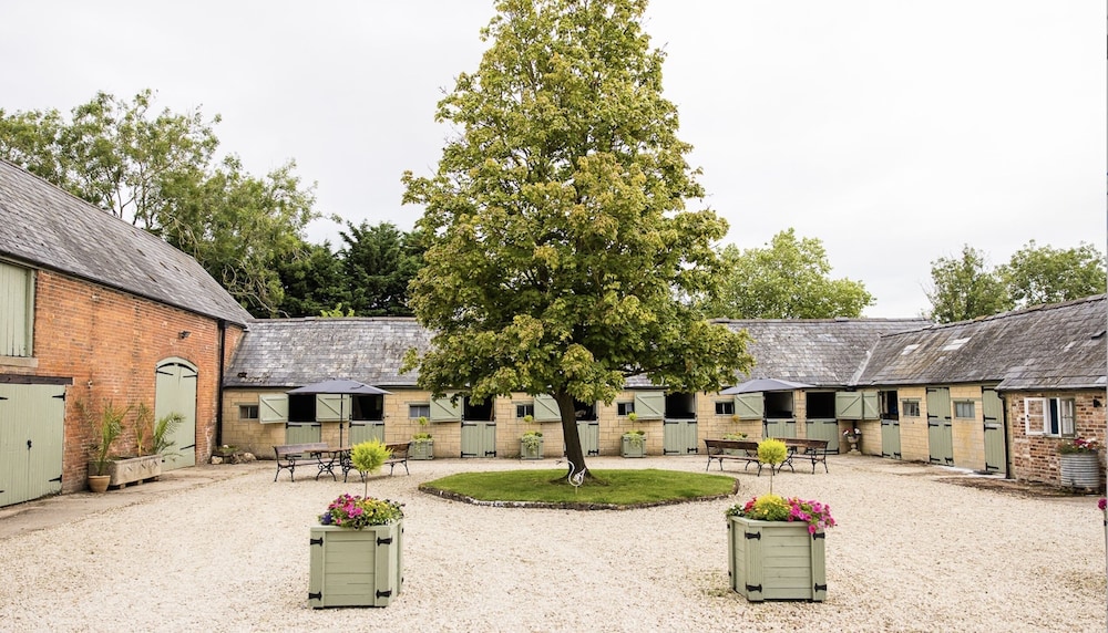 Hill Farm 30/34