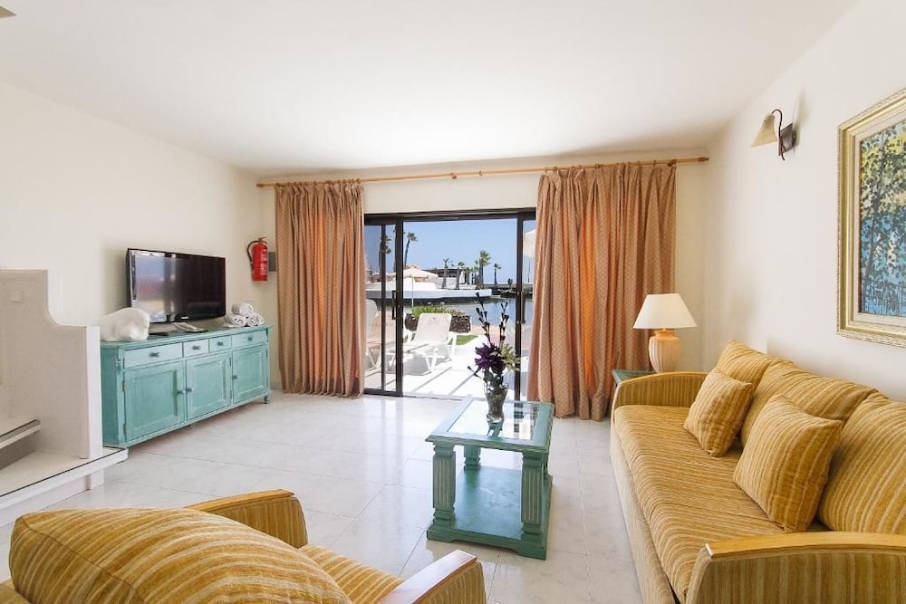 Sands Beach Resort 40/68
