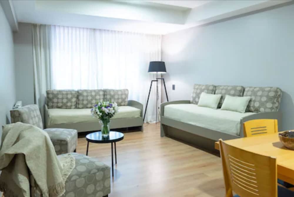 Portal Plaza Suites 29/50