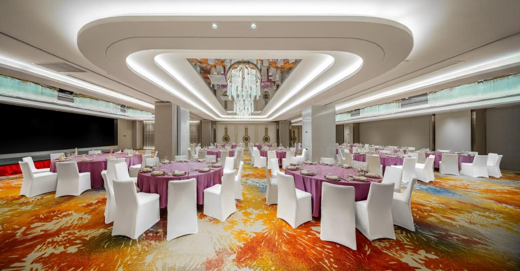 Grand Mercure Wuxi Huishan 61/76