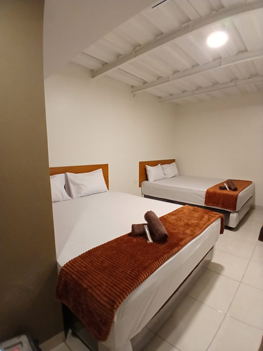 Aquila Family Homestay 6/11