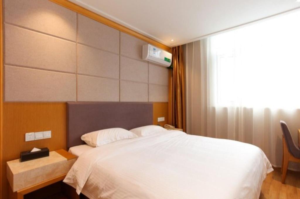 GreenTree Inn Jiangsu Wuxi Jiangyin Yunting Changshan Avenue ChenGYAng Road Business Hotel 25/37