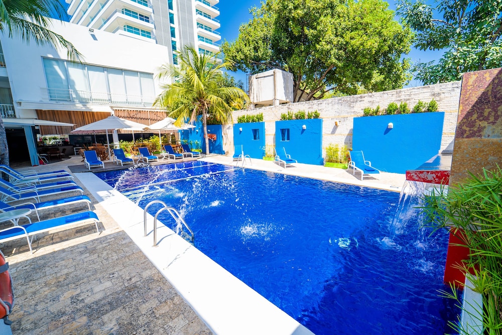 Santorini Hotel And Resort 84/87
