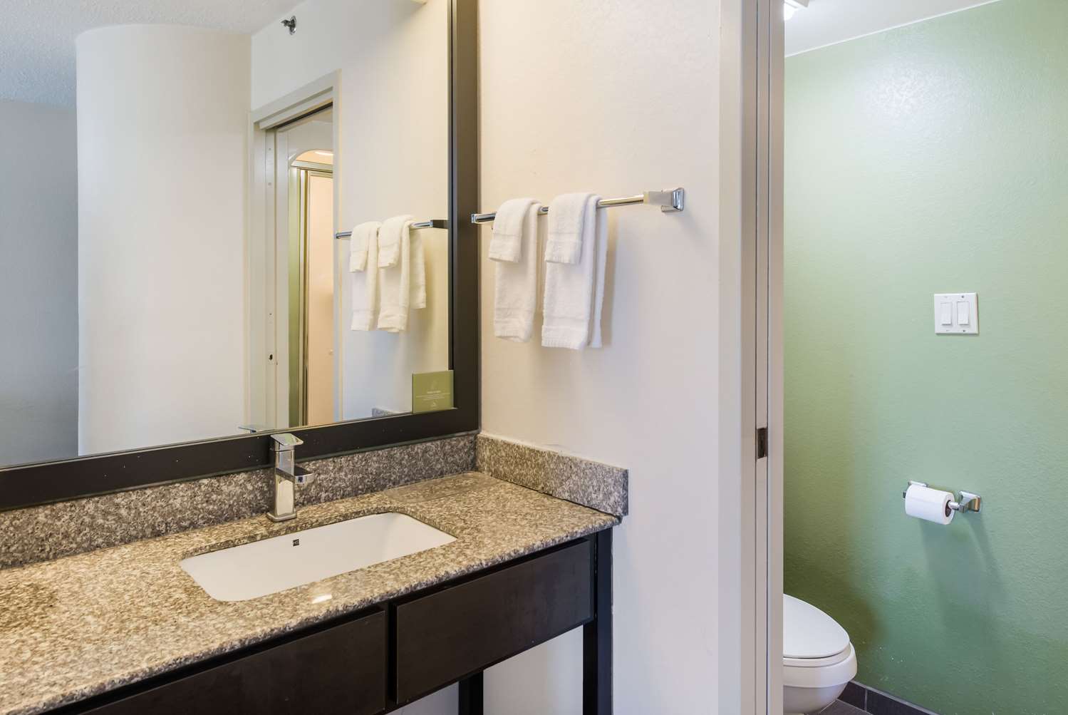 Studio6 Suites - Knoxville, TN - Downtown 33/35