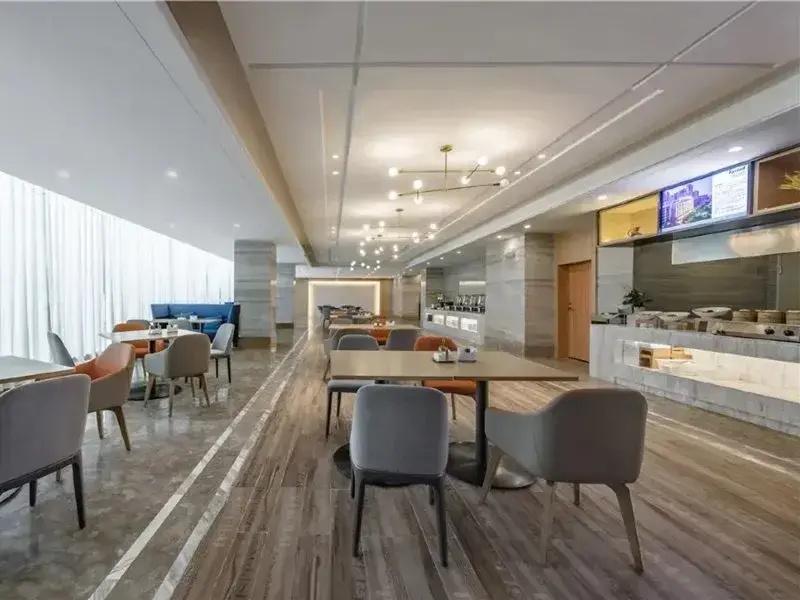Kyriad Marvelous Hotel (Maoming High Speed Railway Station) 10/15