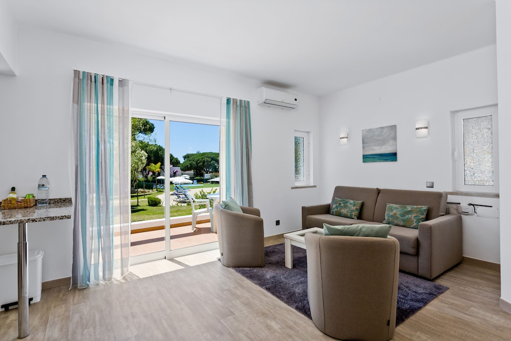 Prado Villas 6/23
