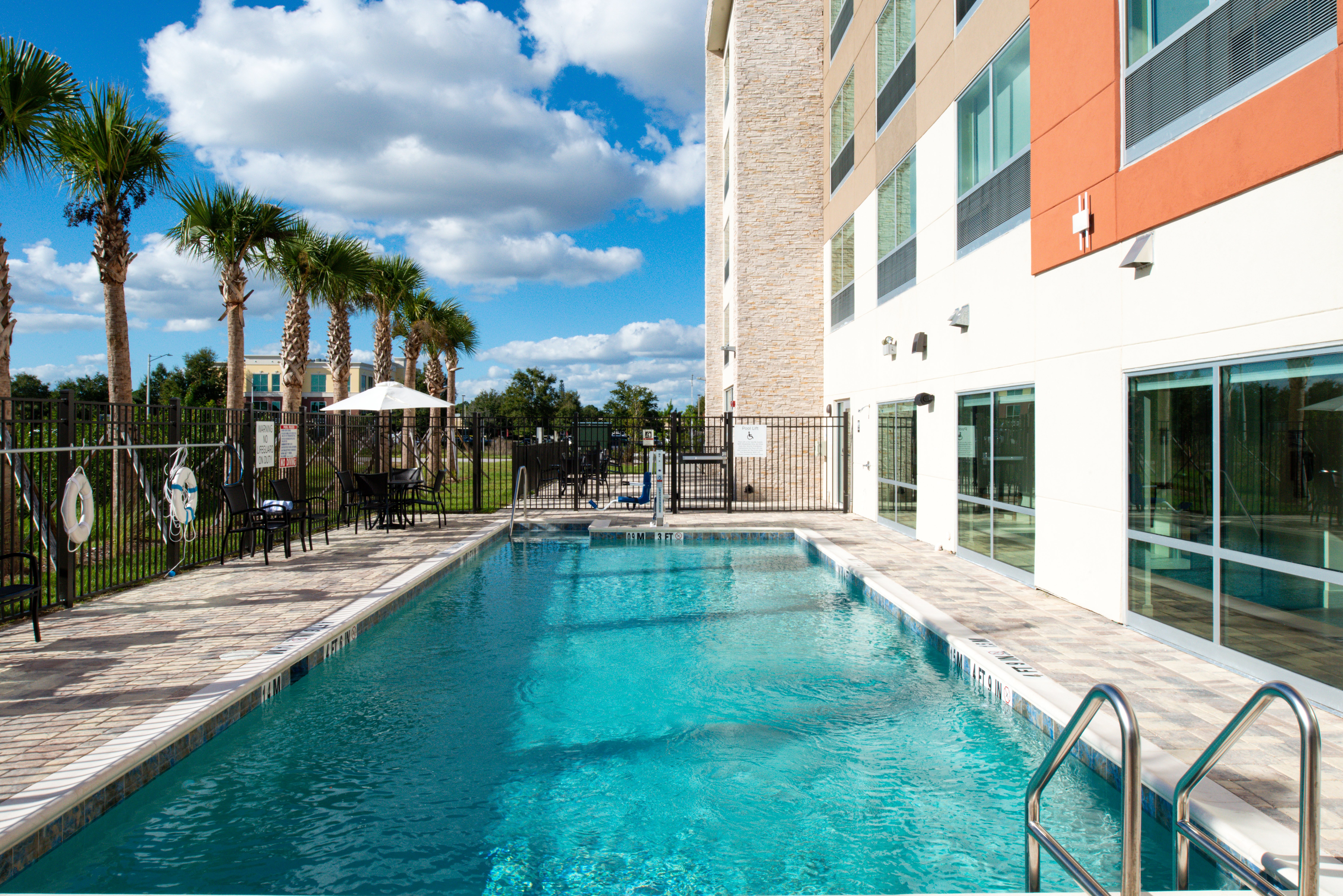 HOLIDAY INN EXPRESS ORLANDO SOUTH PARK 60/61