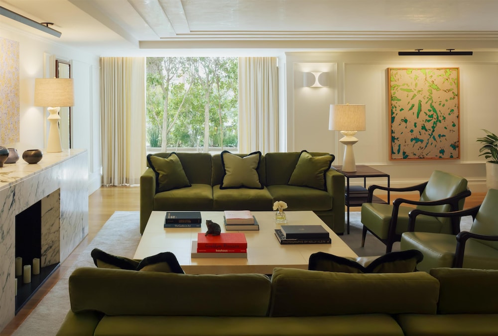 L Ermitage Beverly Hills 43/67