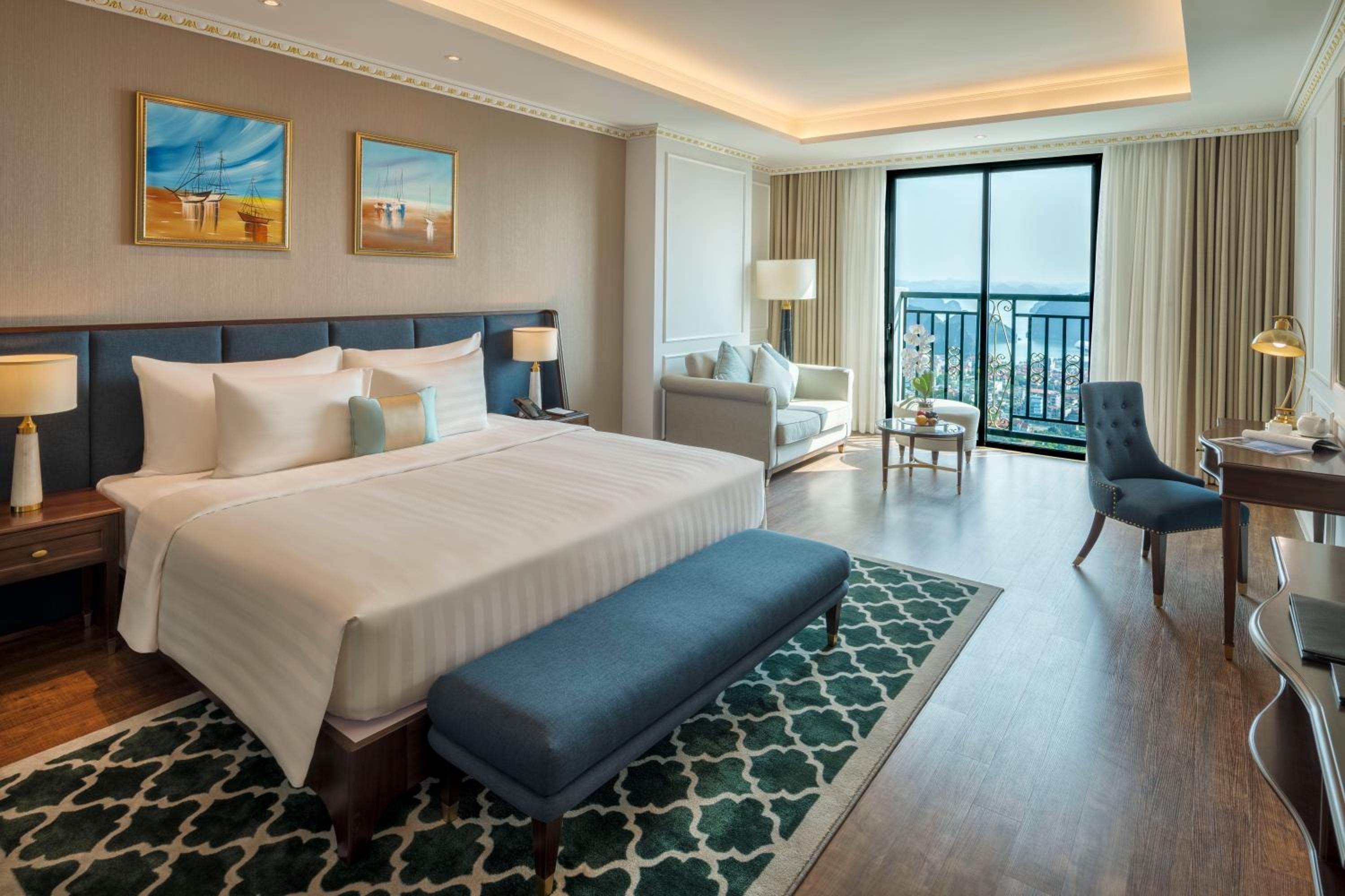 Deluxe, Queen Bed, Bay View