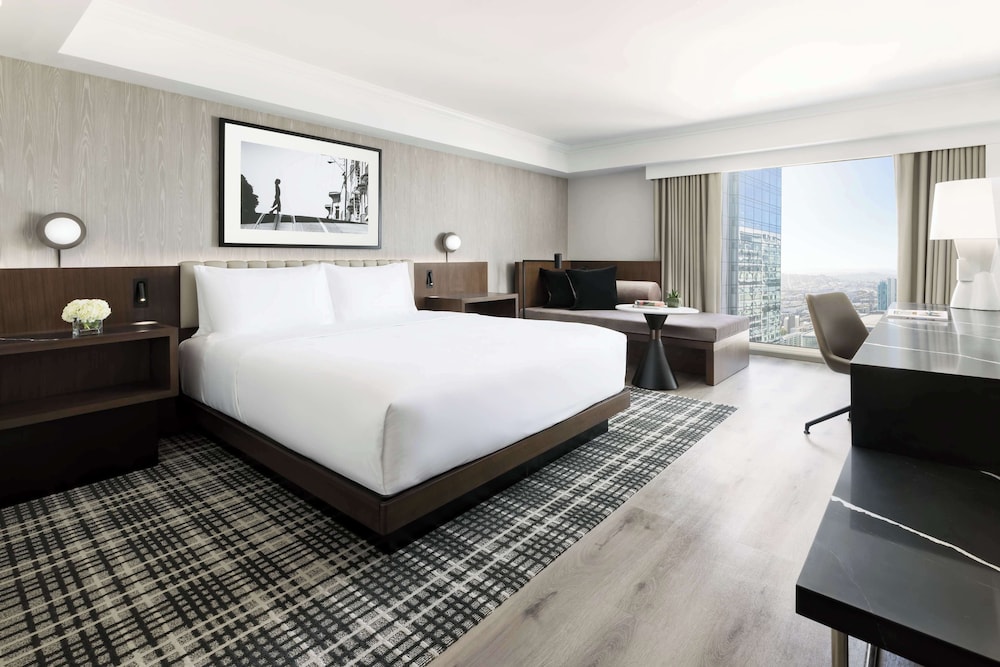 PREMIER, KING BED, ACCESSIBLE