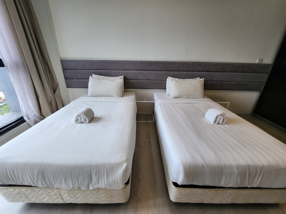 Deluxe, Studio, Twin Beds