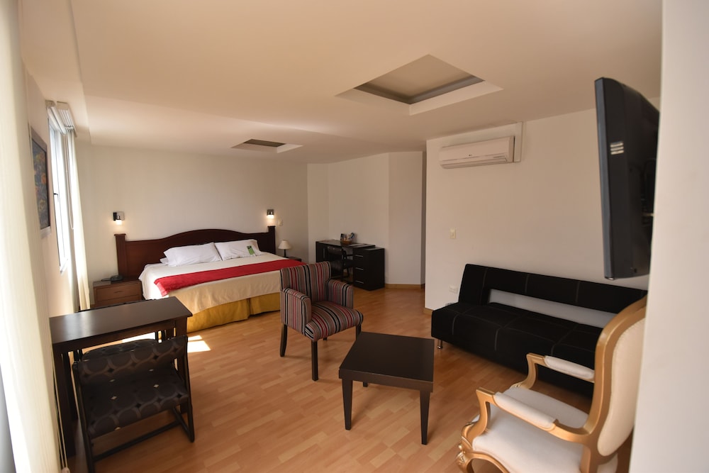 Hotel Bolivar Plaza 36/61