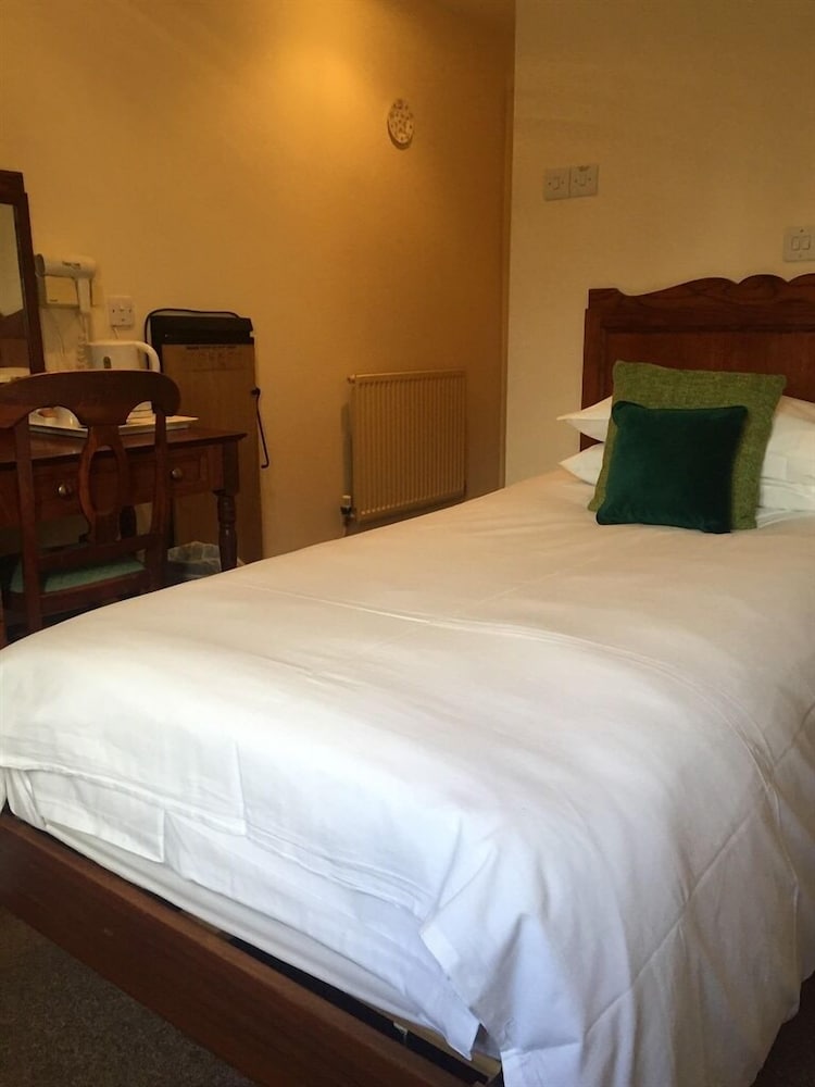 ROOM, SINGLE
