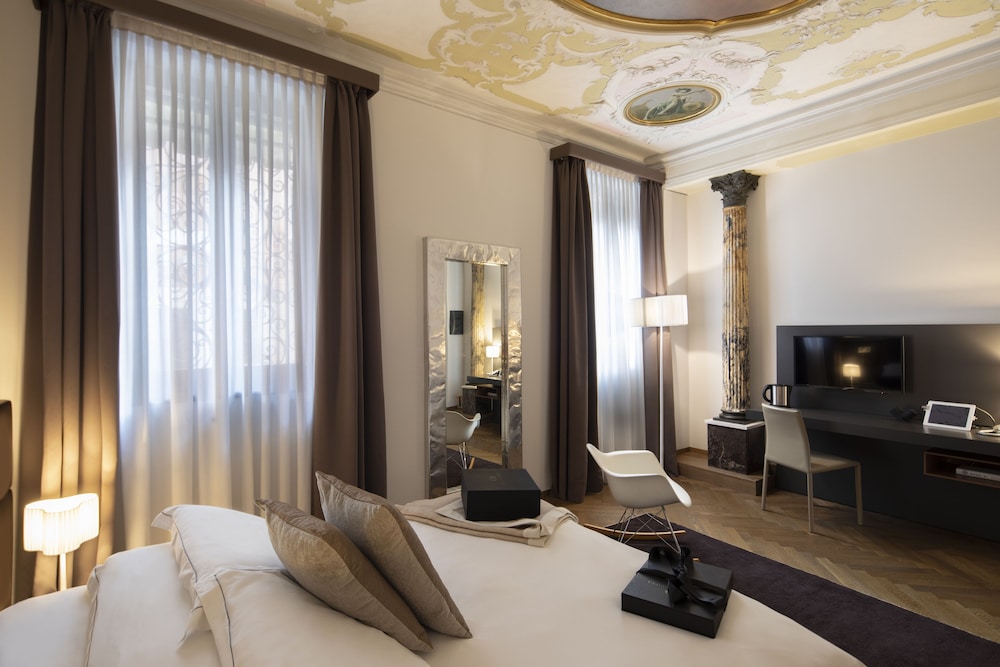 Luxury, Queen Bed, Canal View, Hotel Corte di Gabriela 6/10