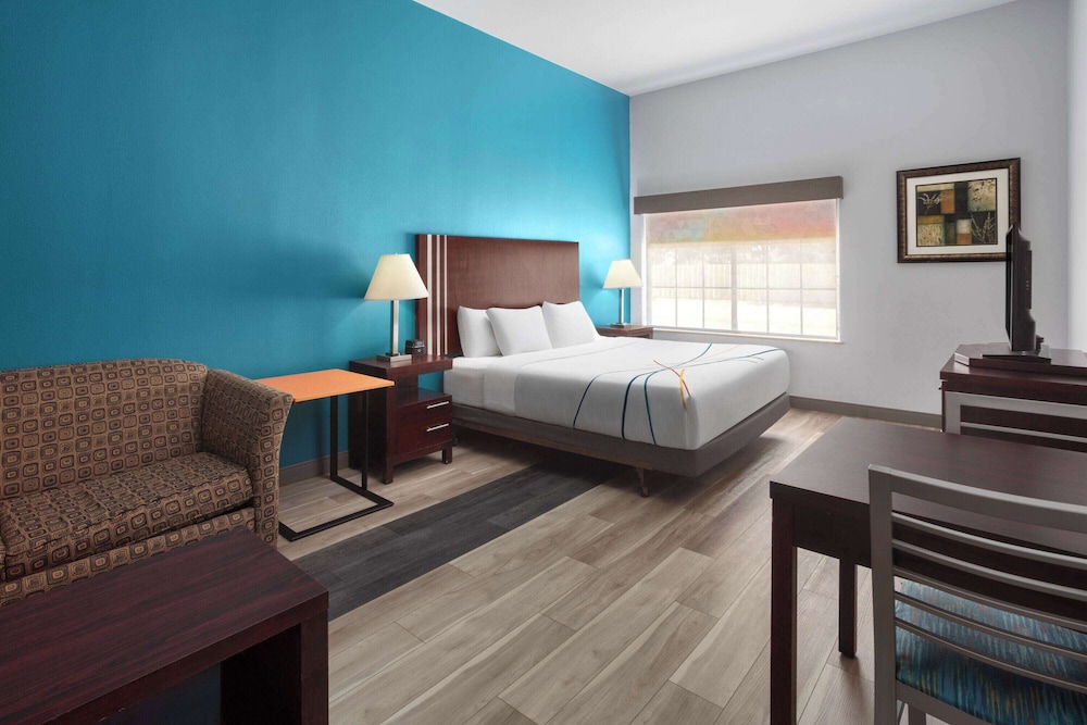 Deluxe, King Bed, Accessible, La Quinta Inn And Suites By Wyndham Woodward 2/7
