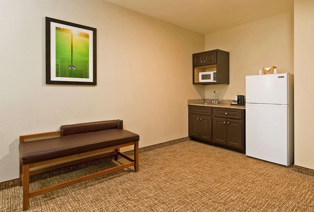 Comfort Inn & Suites Augusta West Near Fort Gordon 36/49