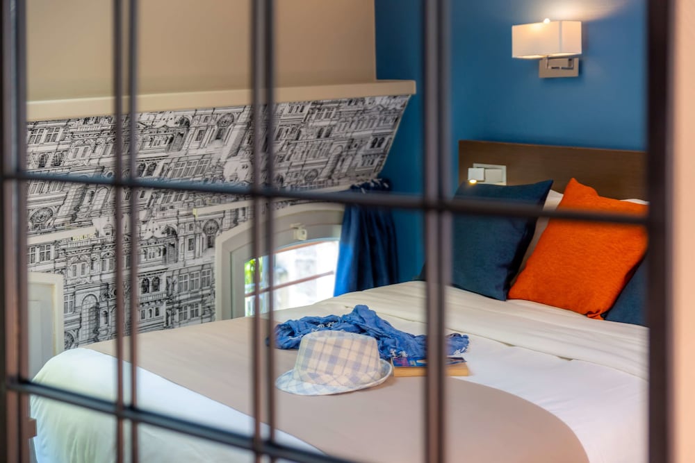 Hotel Kyriad Avignon Palais des Papes 38/73