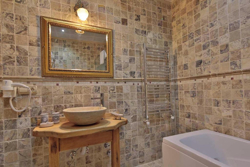 Artium Cave Hotel 50/50