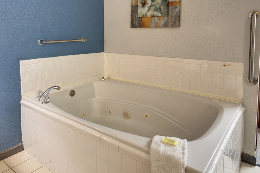 Econo Lodge Branson Theater District 40/40