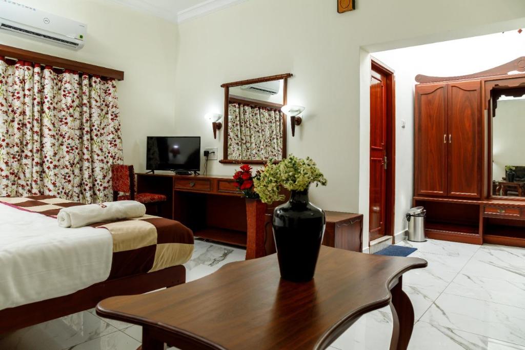 PAULSON PARK HOTEL 38/50