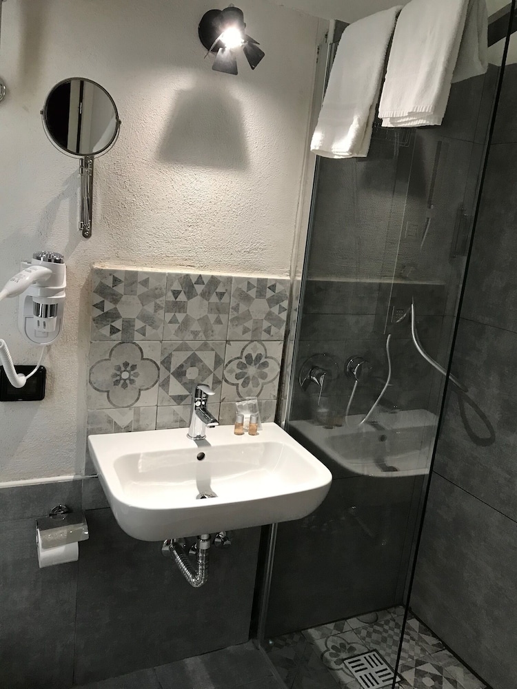 H Rooms Naples Boutique Hotel 47/50