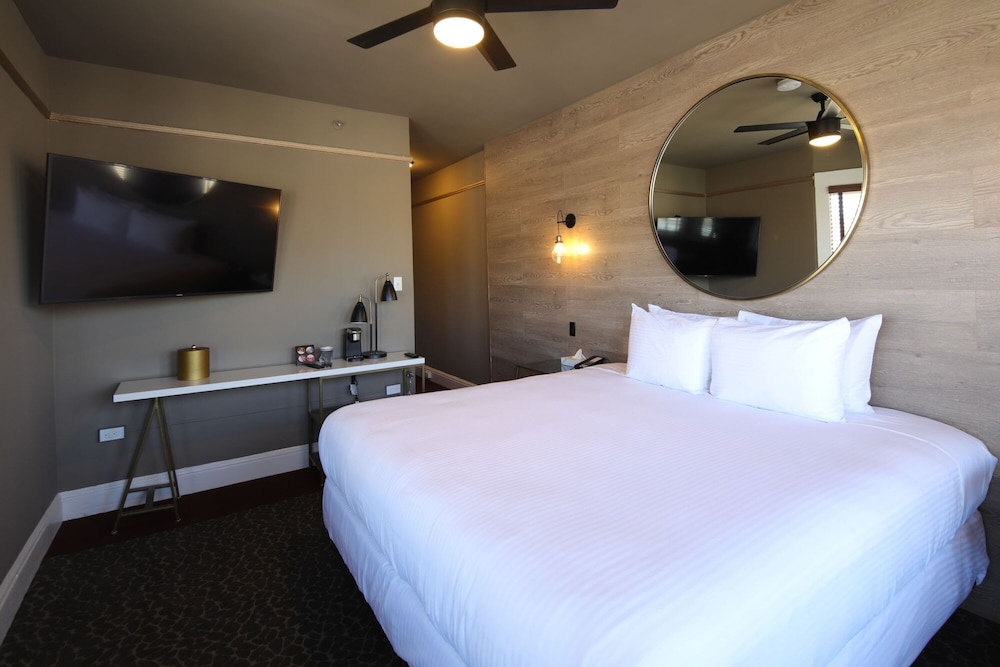 STANDARD, KING BED