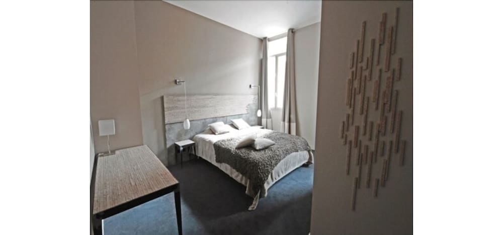 Hotel De Paris 33/69